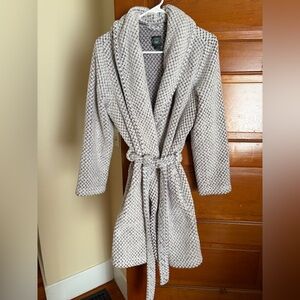 Laura Ashley small/medium soft bathrobe women’s belted cozy robe 35” gray
